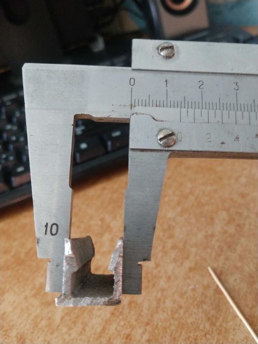 Алюминиевый П- образный профиль 15 мм