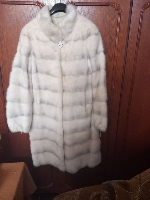 Продажа норкова шуби 13000 і чорні ботворди з металевим каблуком 39 р