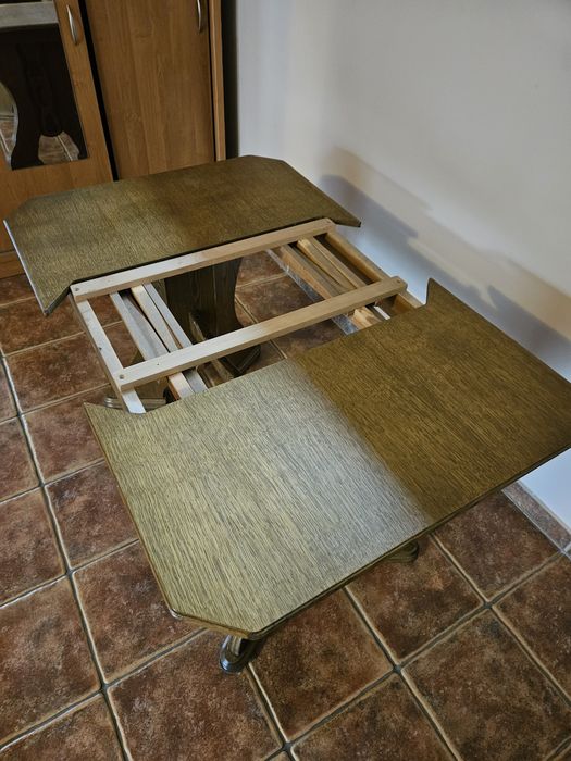 Dębowy stół rozkładany