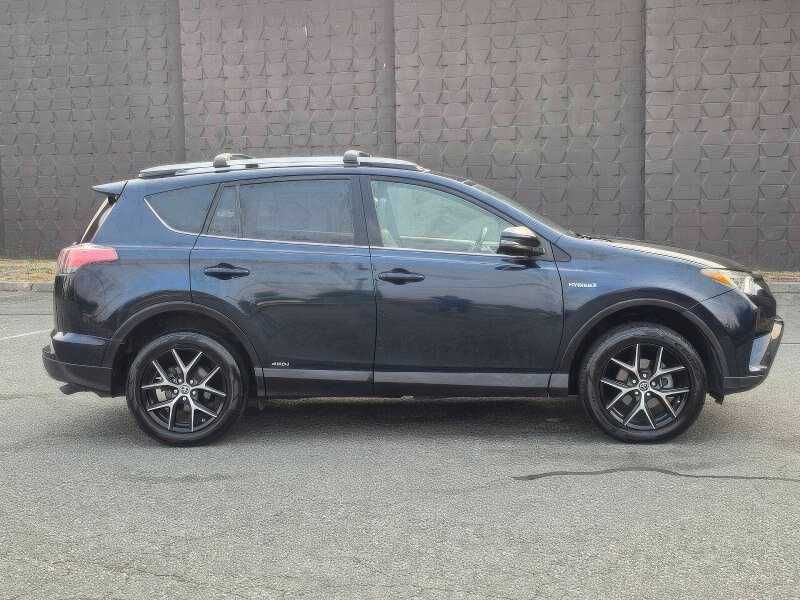 2018 Toyota RAV4 Hybrid SE