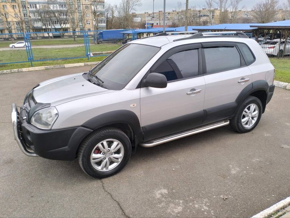 Продам хундай туксон 2.0D не фарбований 2011