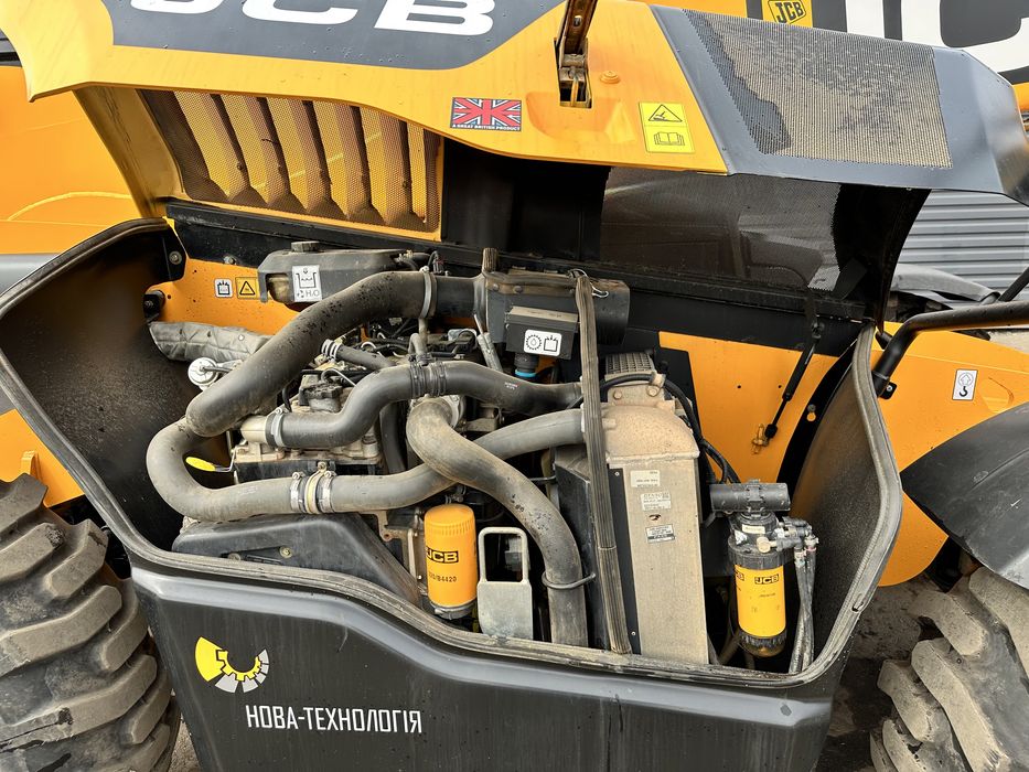 Телескопічний навантажувач JCB