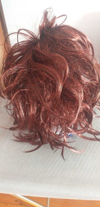 Peruka syntetyczna. Nowa