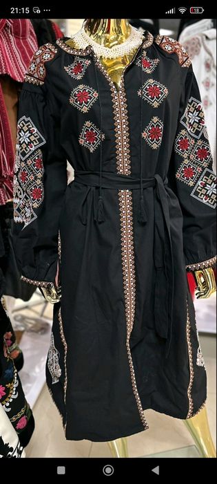 Неймовірна вишита сукня