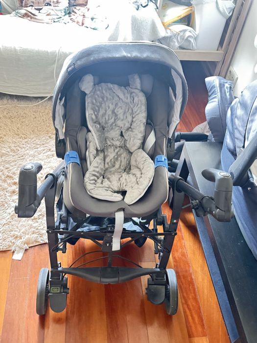 Carrinho de bebê trio chicco / ovo + isofix +alcofa