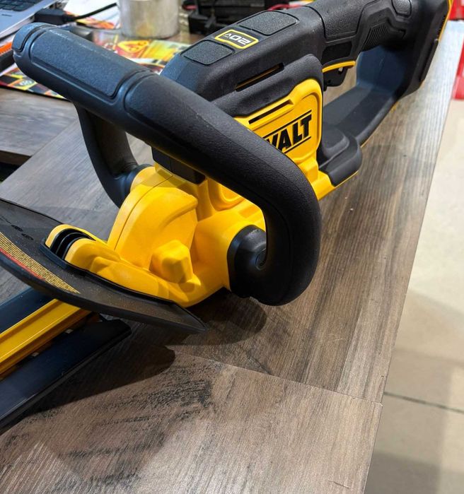 DeWalt DCHT821 20V akumulatorowe nożyce do żywopłotu 56cm