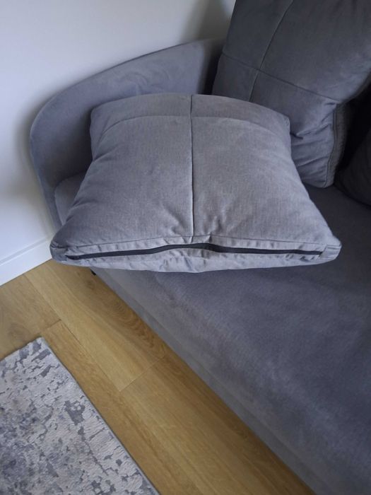 Sprzedam 2 poduszki welurowe Etap Sofa 50x50