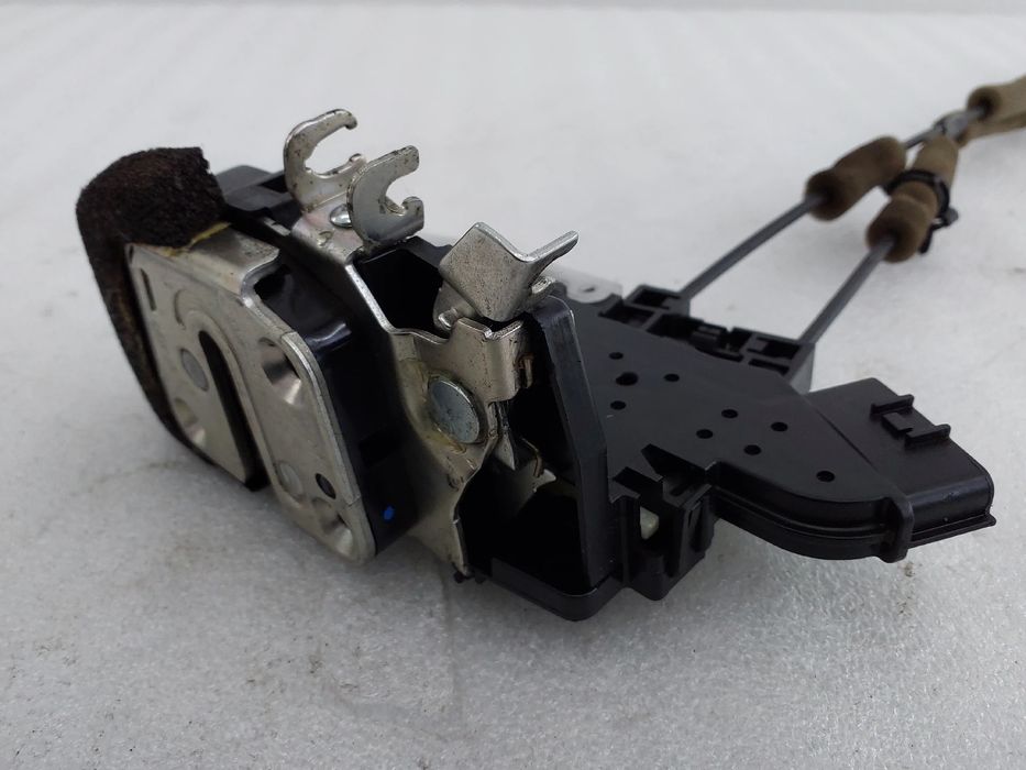 Fechadura / fecho porta trás direito NISSAN Leaf EV (ZE0)