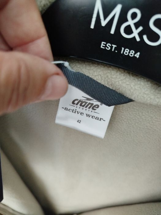 Жилетка нова.Бежевого кольору.