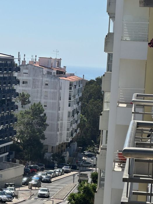 Alto padrão, 3 vagas de garagem e vista desafogada . Venda direta.