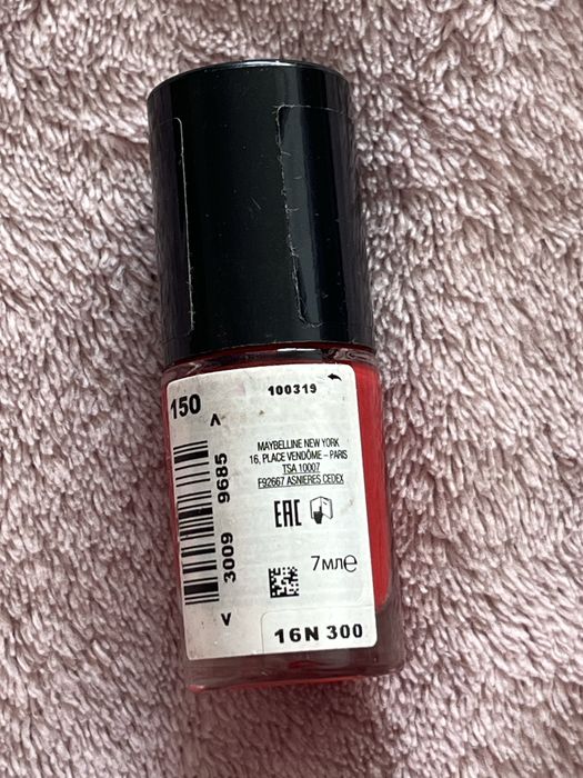 Czerwony lakier do paznokci maybelline