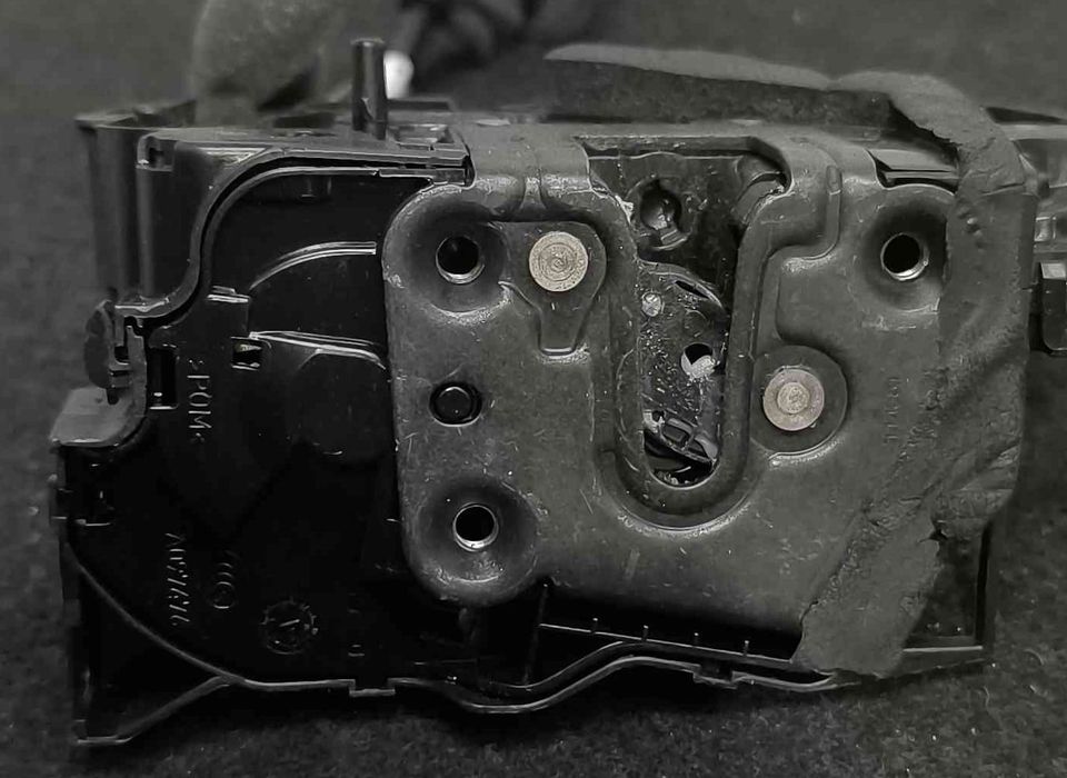 Fechadura / Fecho Porta Trás Direito 825025222R - RENAULT MEGANE IV Hatchback