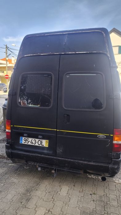 Ford transit longa em bom estado