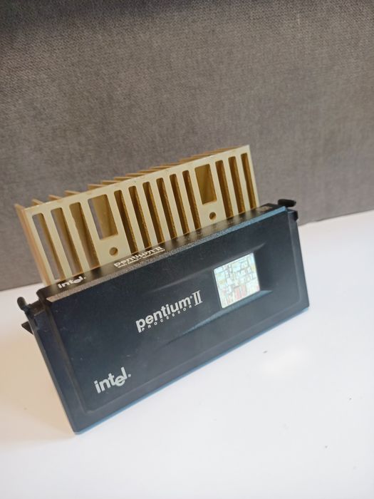 retro procesor Pentium 2