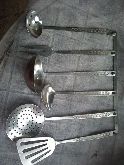 Наборы на кухню и разные миски для дачи