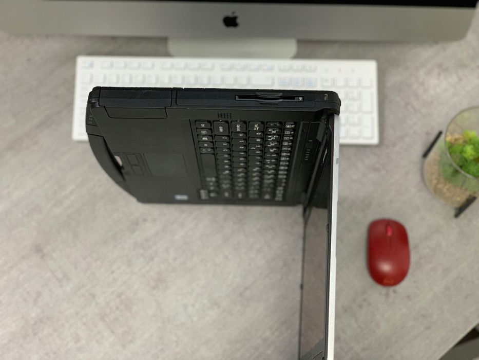 Pancerny laptop przemysłowy Panasonic FZ-55 32GB 2Tb SSD i5-8365u