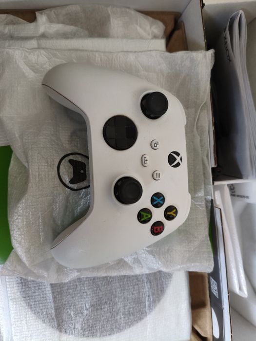 Xbox Series S 512 GB – stan prawie jak nowy,, komplet