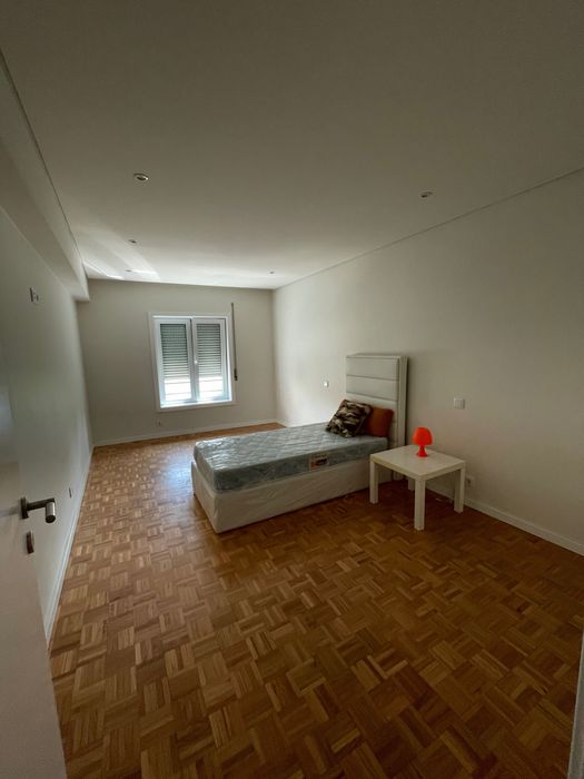 Cama como nova . 1,50x1,85