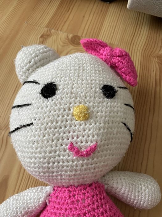 Szydełkowa maskotka hello kitty
