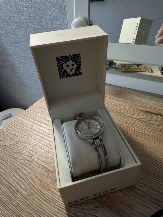 Часы Anne Klein