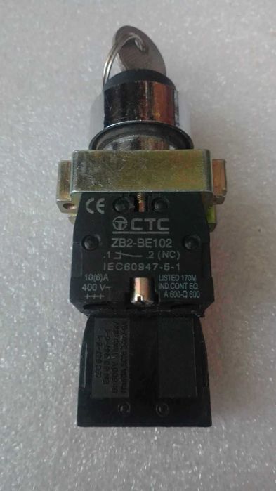 Кнопка управления поворотная с ключом XB2-BG