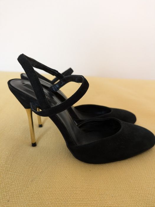 Czarne zamszowe szpilki. Złoty obcas 10 cm. Zara 39