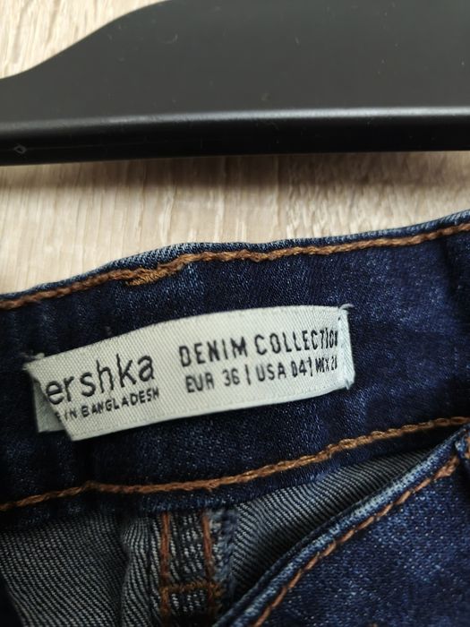 Jeansy z przetarciami lekkimi bershka 36