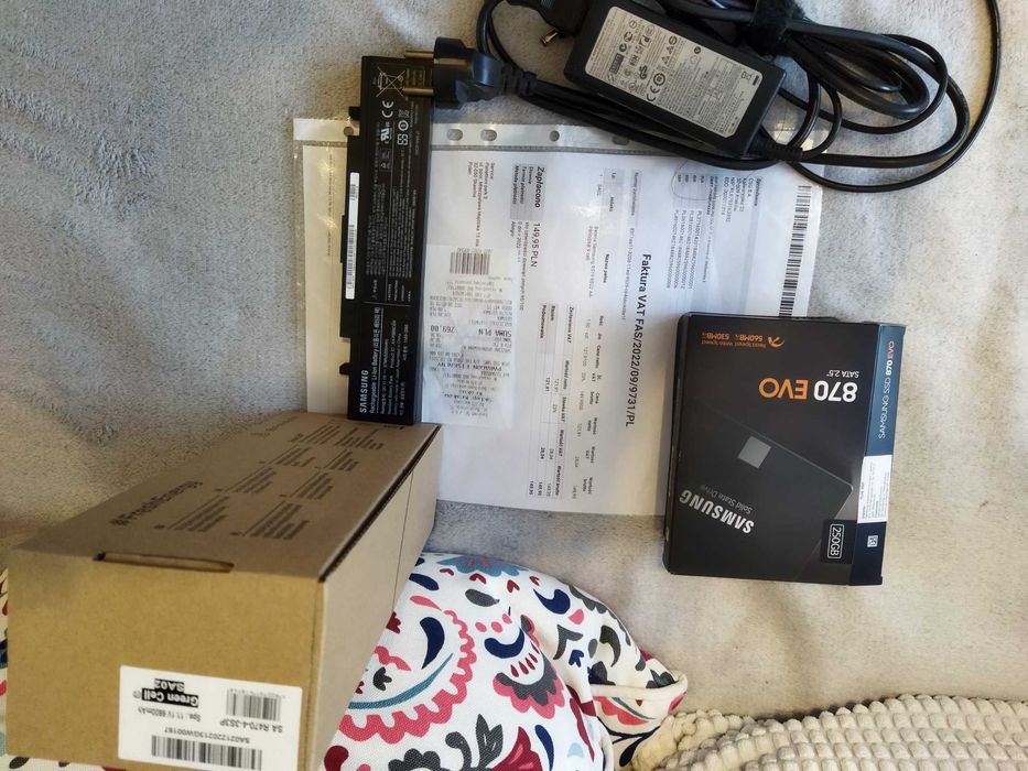 Samsung 15.6 cala NP-RF511 , i5/8GB/SSD250 Windows 10