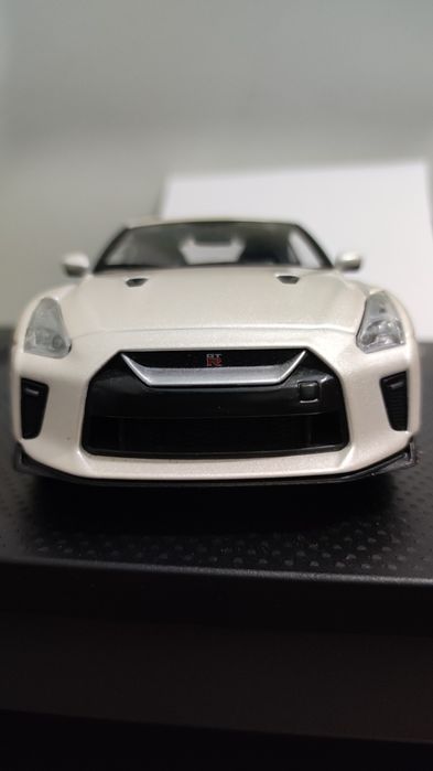 Nissan GT-R (R35)  1/24 Branco Pérola