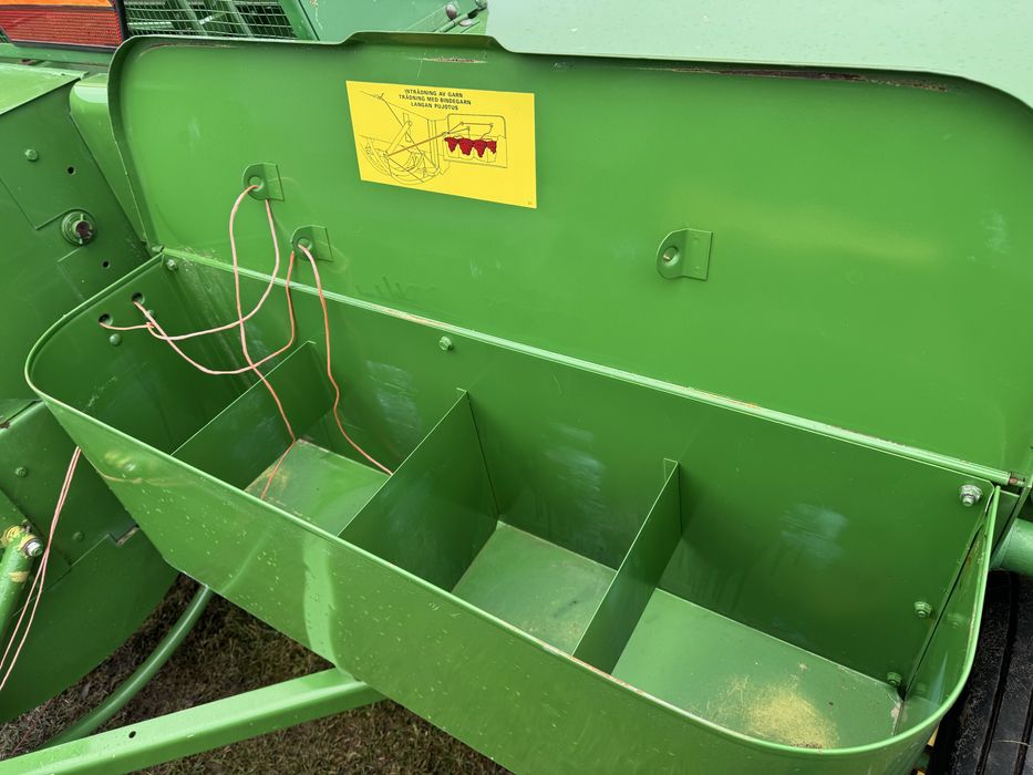 Пресс подборщик JOHN DEERE 330 Тюкопрес, Прес підбирач