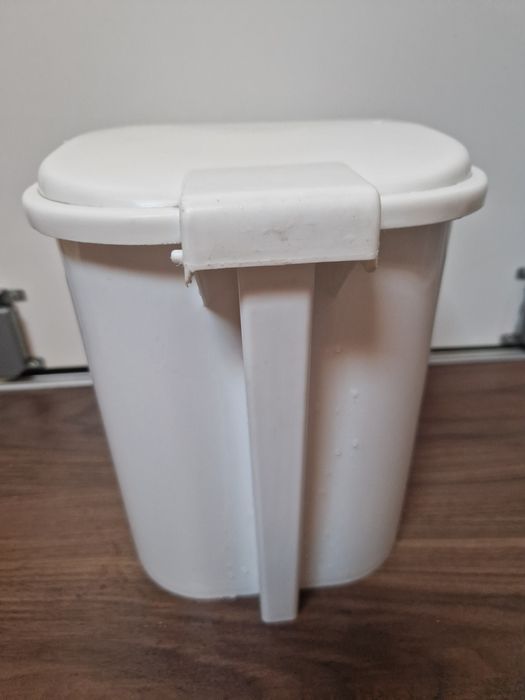 Balde do lixo de casa de banho