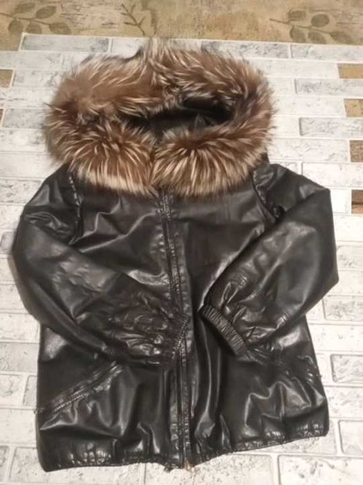Кожаная курточка с мехом чернобурки