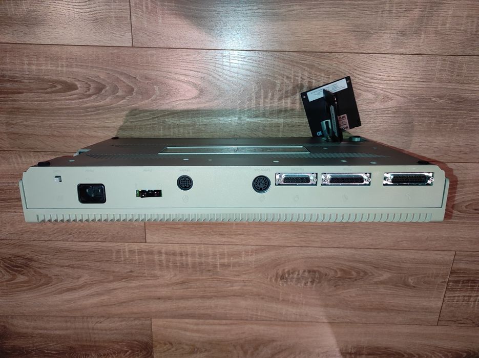 Atari 1040STF   1MB