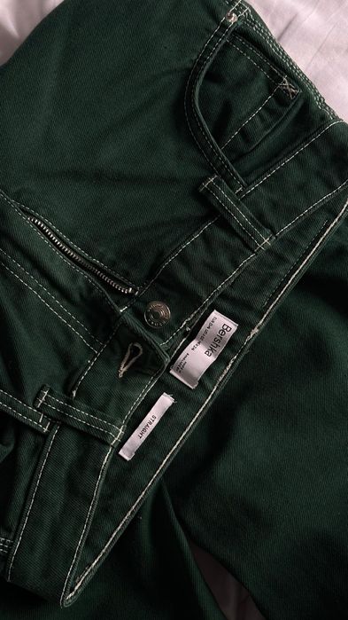 Zielone jeansy straight