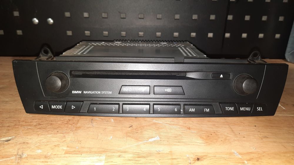 Rádio CD DVD navigation system bmw x3 Fátima • OLX Portugal