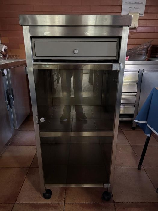 Móvel de apoio - comercial