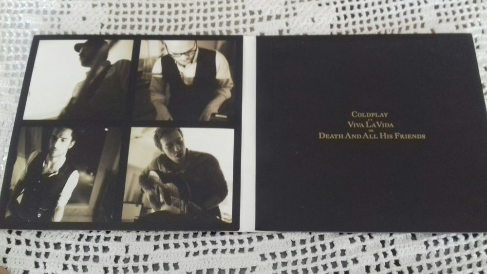 CD'S de 2 grupos diferentes