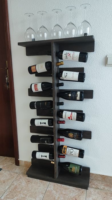 Garrafeira de Madeira – Suporte para 13 Garrafas, Elegante e Compacta