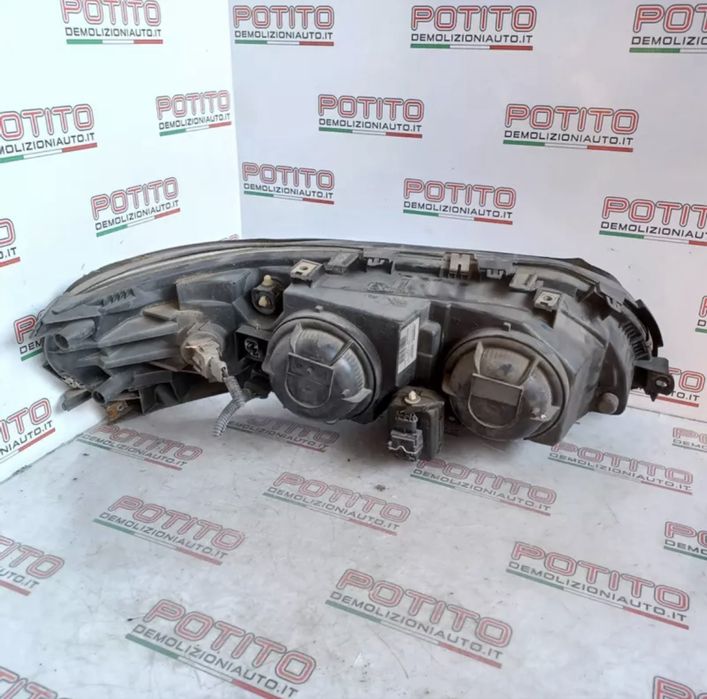 Farol esquerdo (volvo s60 2.4 D5 ou volvo v70)