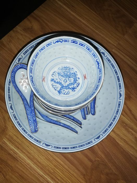 8 tigelas 8 colheres  1 saladeira de loiça chinesa