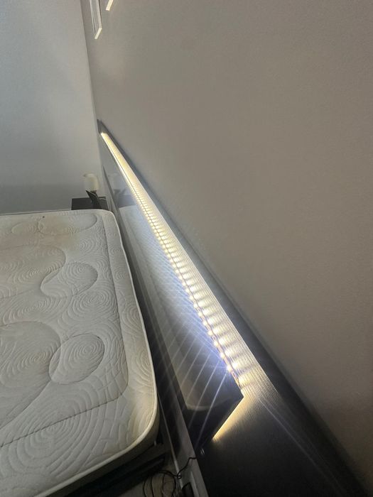 Cama e conjunto mobiliário