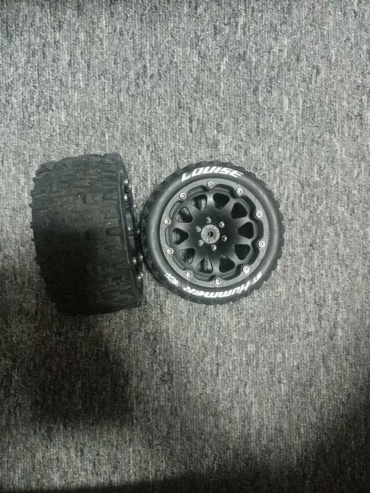 Opony do auta RC  6 sztuk