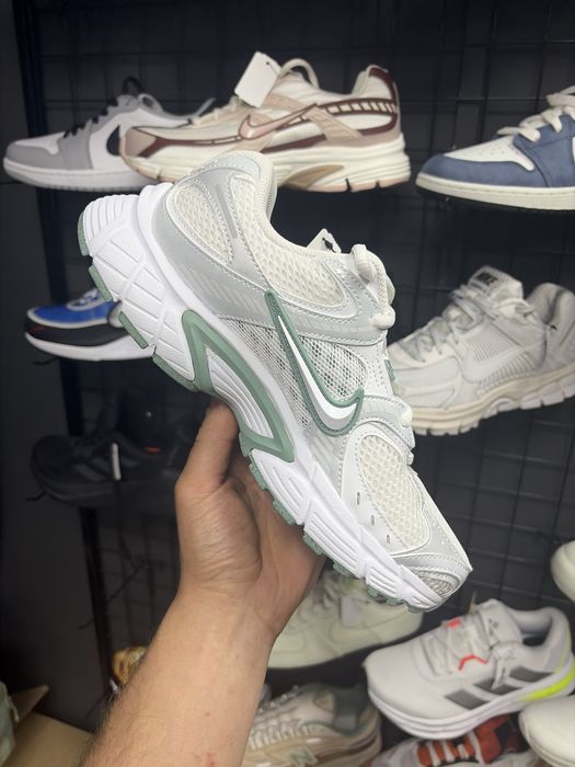 Оригінальні кросівки  Nike V5 Rnr White HQ7901-106
