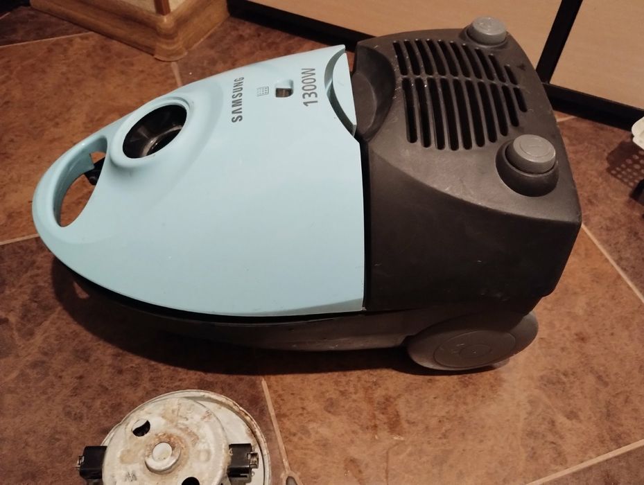 Продам пылесос Samsung SC4023 на запчасти.
