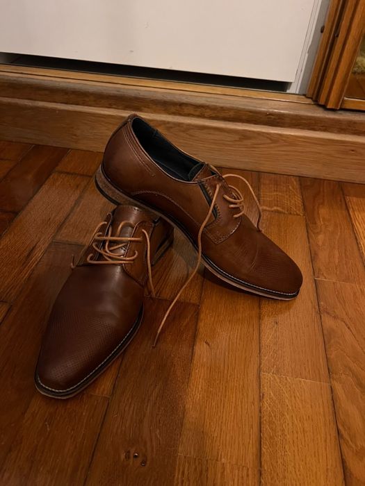 Sapatos castanhos formais fabricados em Portugal
