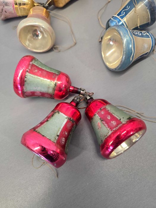 Bombki szklane dzwonki z PRL-U 11 sztuk.