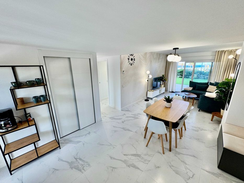 Апартаменти з 2 спальнями · 1-ша лінія моря · Три Басейни · Іспанія