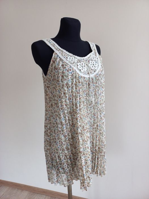 Plisowana jedwabna tunika w kwiatki