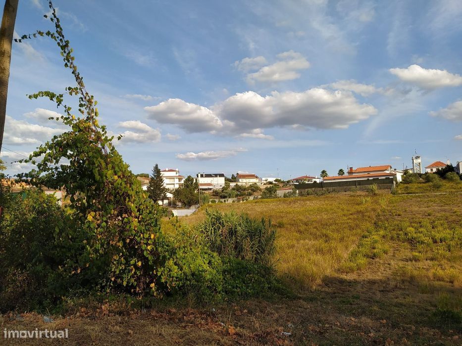 Plot of Land in Loureira!