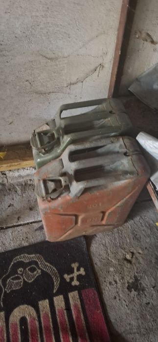 Mam na sprzedaż pusty karnister 20 l